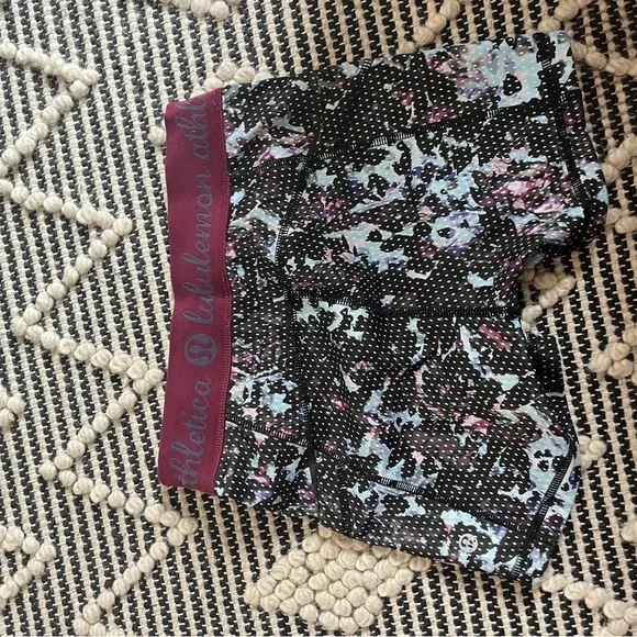 lululemon athletica Women's Athletic Shorts - Black and Burgundy - Picture 2 of 4